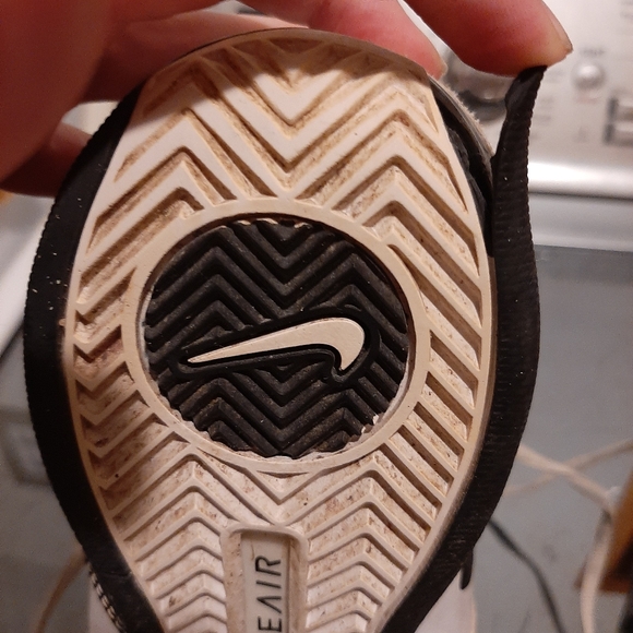 Nike Basketball Shoes - Picture 10 of 10